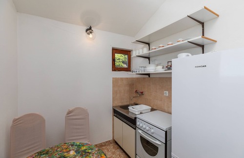 Marusici Apartment | Seaside Studio Flat with Balcony in Marušići, Omiš