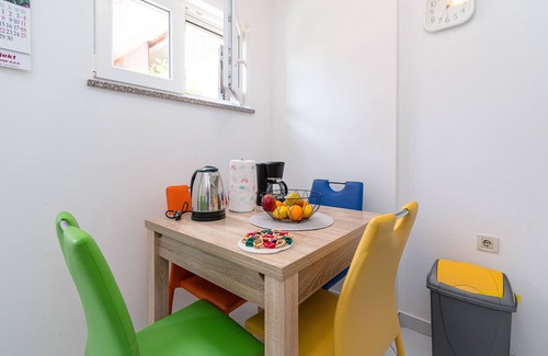 Selce Apartment | Pet-Friendly Studio Flat with Terrace and Ocean View