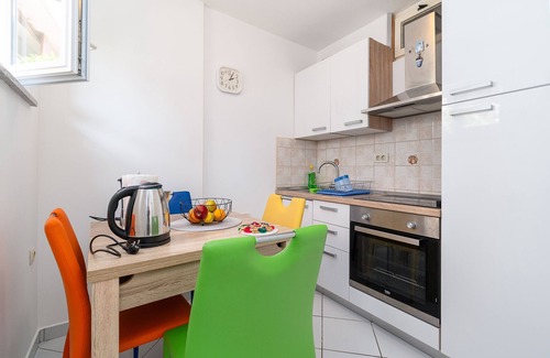 Selce Apartment | Pet-Friendly Studio Flat with Terrace and Ocean View