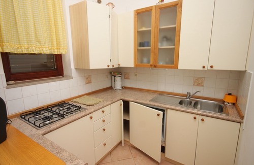 Cove Murtar Apartment | Idyllic Sea View Studio Flat with Terrace in Mali Lošinj