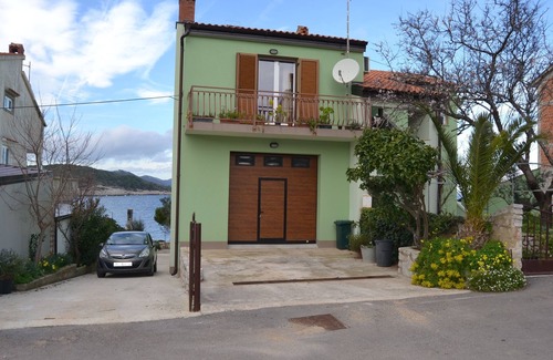 Cove Murtar Apartment | Oceanfront Studio Flat with Terrace & Top Guest Rating