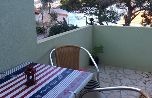 Cove Murtar Apartment | Oceanfront Studio Flat with Terrace & Top Guest Rating