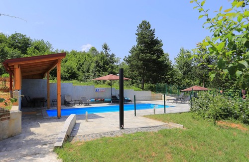 Grabovac Apartment | Cozy Studio Flat with Terrace in Grabovac, Plitvice