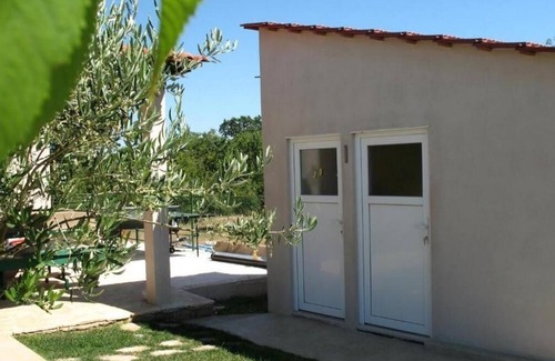 Gradina Apartment | Cozy Studio Flat with Terrace in Lozovac, Krka