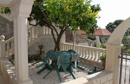 Sumartin Apartment | Oceanfront Studio Flat with Terrace & Sea View in Sumartin