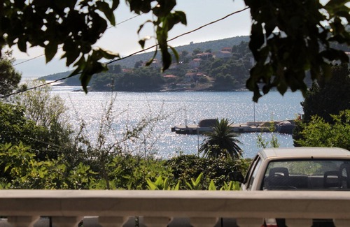 Sumartin Apartment | Oceanfront Studio Flat with Terrace & Sea View in Sumartin