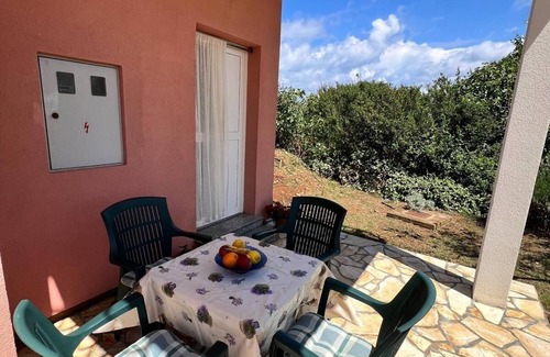 Veli Rat Apartment | Cozy Studio Flat with Terrace and Ocean View in Veli Rat