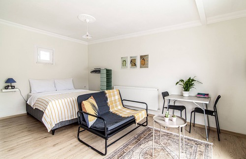 Istanbul City Center Apartment | Cozy Studio Flat with Terrace in Balat, Fatih
