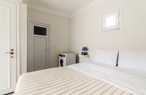 Istanbul City Center Apartment | Cozy Studio Flat with Terrace in Balat, Fatih