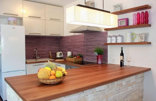 Zdrelac Apartment | Seaside Studio Flat with Terrace and 10/10 Guest Rating