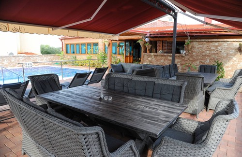 Caska Apartment | Seaside Studio with Terrace and Ocean Views in Caska, Pag