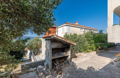 Tice Apartment | Seaside Studio Flat with Terrace in Balića Rat, Omiš