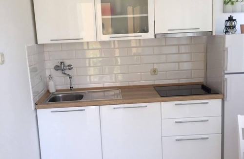 Bozava Apartment | Cozy Studio Flat with Terrace & Ocean View in Božava