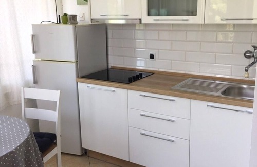 Bozava Apartment | Charming Studio Flat with Terrace in Božava, Dugi Otok