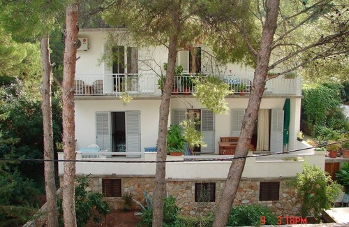 Island Hvar Apartment | Oceanfront Studio Flat with Terrace in Jelsa, Hvar