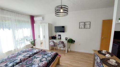 Sopron Apartment | Exceptional Studio Florens - Rated 9.6/10 & Family-Friendly
