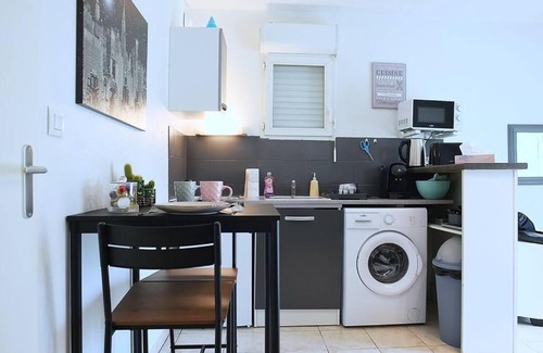 Leguevin Apartment | Functional Studio Near Toulouse - Highly Rated & Family-Friendly