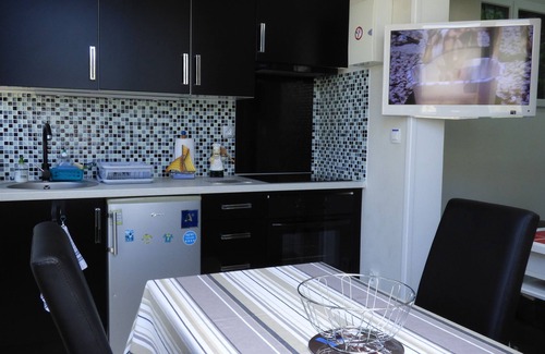 Arcachon Apartment | Cozy Studio for Two with Ocean View & Pet-Friendly Amenities