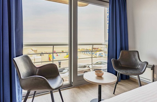 Blankenberge Apartment | Sea View Studio for 2 with Balcony & Great Amenities