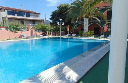 Vassilatika Apartment | Cozy Studio for 2 with Pool Access Near Beautiful Beaches