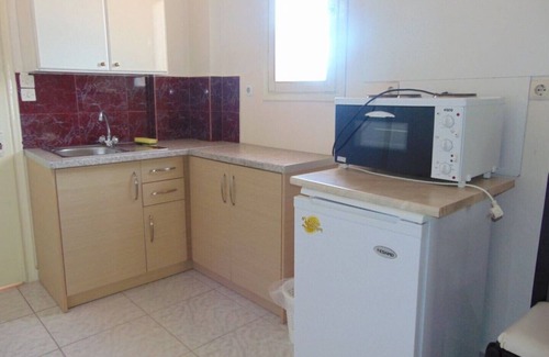 Vassilatika Apartment | Family-Friendly Studio with Pool Near Aqualand Water Park