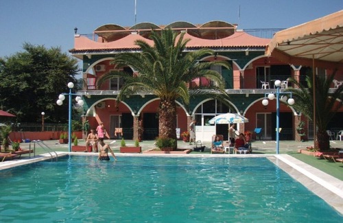 Vassilatika Apartment | Family-Friendly Studio with Pool Near Aqualand Water Park