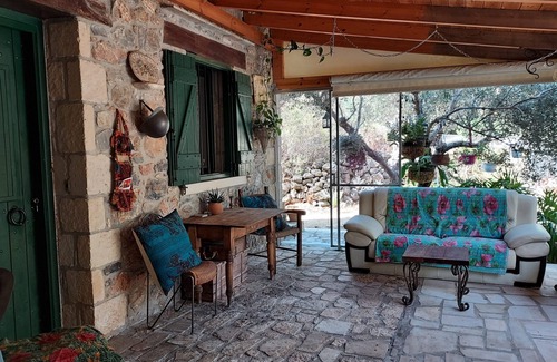 Kefalas Apartment | Romantic Studio for Couples in Scenic Kefalas - 10/10 Rating