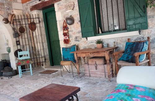 Kefalas Apartment | Romantic Studio for Couples in Scenic Kefalas - 10/10 Rating