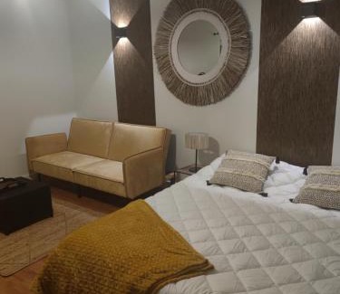 Frossay Apartment | Stylish Studio with 8.9/10 Review Score Awaits You