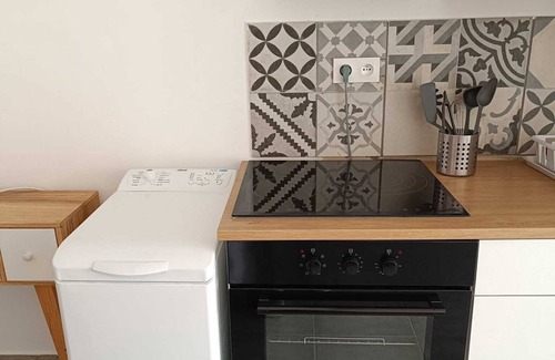 Saint-Christol-Les-Ales Apartment | Cozy Suite with Kitchen and Patio - Pet Friendly Retreat
