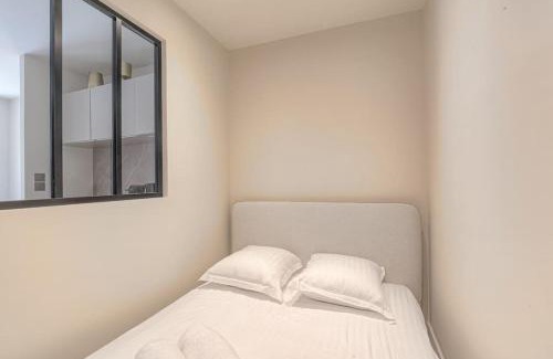 Saint-Didier-au-Mont-d'Or Apartment | Studio with sleeping area for 4, Saint-Didier