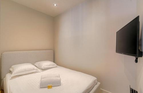 Saint-Didier-au-Mont-d'Or Apartment | Studio with sleeping area for 4, Saint-Didier