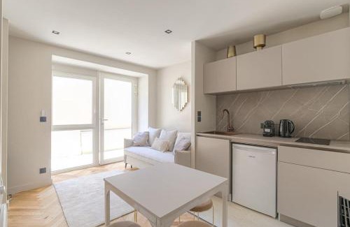 Saint-Didier-au-Mont-d'Or Apartment | Studio with sleeping area for 4, Saint-Didier