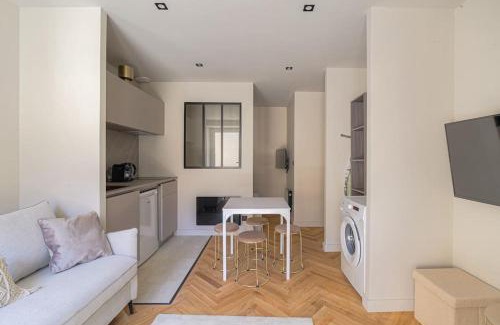 Saint-Didier-au-Mont-d'Or Apartment | Studio with sleeping area for 4, Saint-Didier