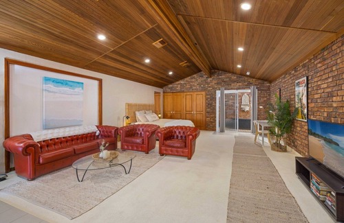 Port Macquarie Cottage | Pet-Friendly Studio Fran with Ocean Views in Port Macquarie