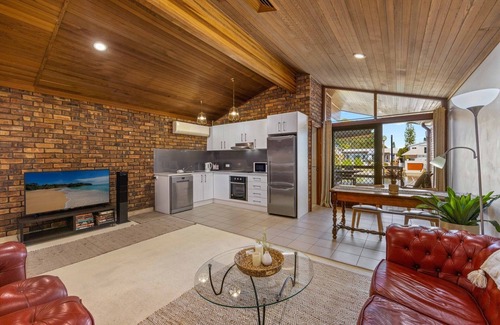 Port Macquarie Cottage | Pet-Friendly Studio Fran with Ocean Views in Port Macquarie