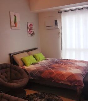 Barangka Ilaya Apartment | Pet-Friendly Studio with Ocean Views and Pool Access