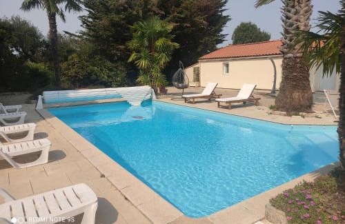 Saint-Maixent-sur-Vie Apartment | Relax at Studio Gîtes des Colombières with Spa & Ocean Views