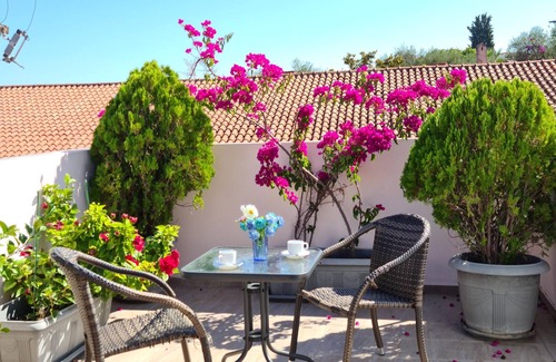 Benitses Apartment | Cozy Apartment Hotel Galini Studios Steps from the Beach
