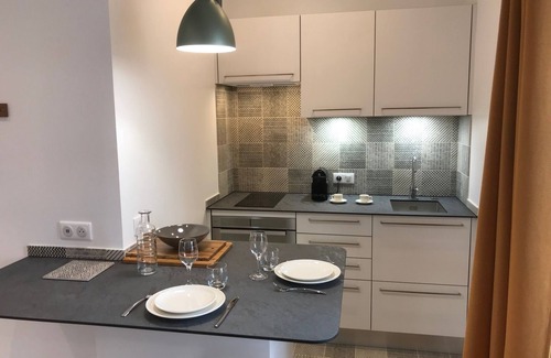 La Rochelle City Centre Apartment | Experience Studio Gambetta: Oceanfront Gem in La Rochelle