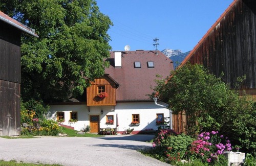 Rossleithen Apartment | Cozy Studio Georg: Family-Friendly Stay with Kitchen