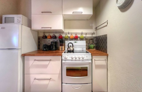 Crested Butte Condo | Cozy Studio Getaway Steps from the Slopes with Breakfast