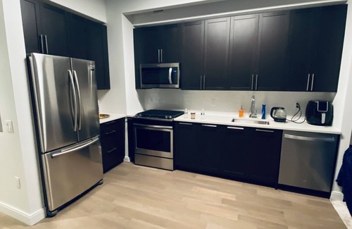 Queens Apartment | Inviting Studio Getaway with Pool and Breakfast Included