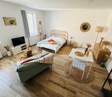 Luxeuil-les-Bains Apartment | Bohemian Studio Girafe: Unique Retreat for Families