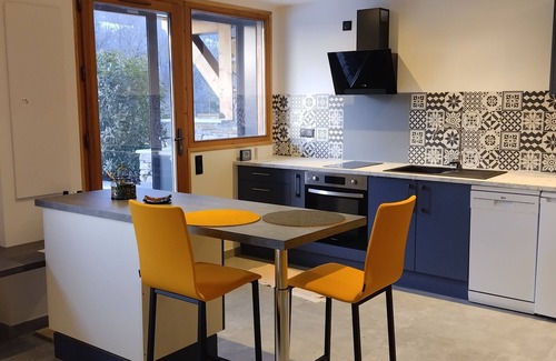 Verrens-Arvey Apartment | Studio gîte on one level with terrace and pergola