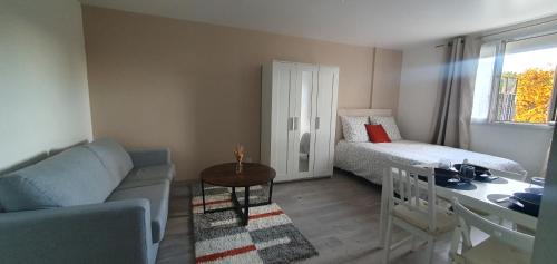 Houilles Apartment | Elegant Studio Grand Confort in Houilles - Rated 8.9/10