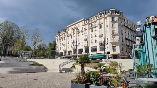 Chatel-Guyon Apartment | Pet-Friendly Studio Grand Hôtel with Breakfast Included
