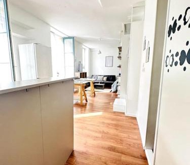 Laon Apartment | Budget-Friendly Studio Green Velvet with Family Amenities