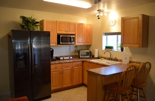Apache Junction House | Tranquil Studio Guest House with Spa on 1.5 Acres