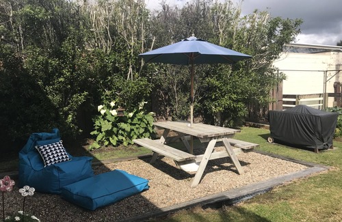 Raglan Apartment | Ideally Located Studio with Ocean View and Spa Amenities